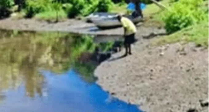 Oil spill at Sigatoka.