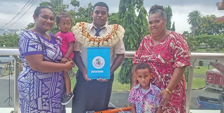 Ko Josevata Tagicakibau kei na nona vuvale ni oti na nona taurivola mai Civic Centre e na siga Vakaraubuka ni macawa oqo. Veitaba: Salaseini Guniyaga