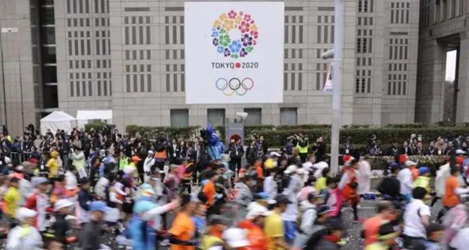 Runners started from the Tokyo metropolitan government building during the Tokyo Marathon on Feb. 22, 2015 with the participation of about 36,000 people in this annual sports event. (Xinhua/Stringer)