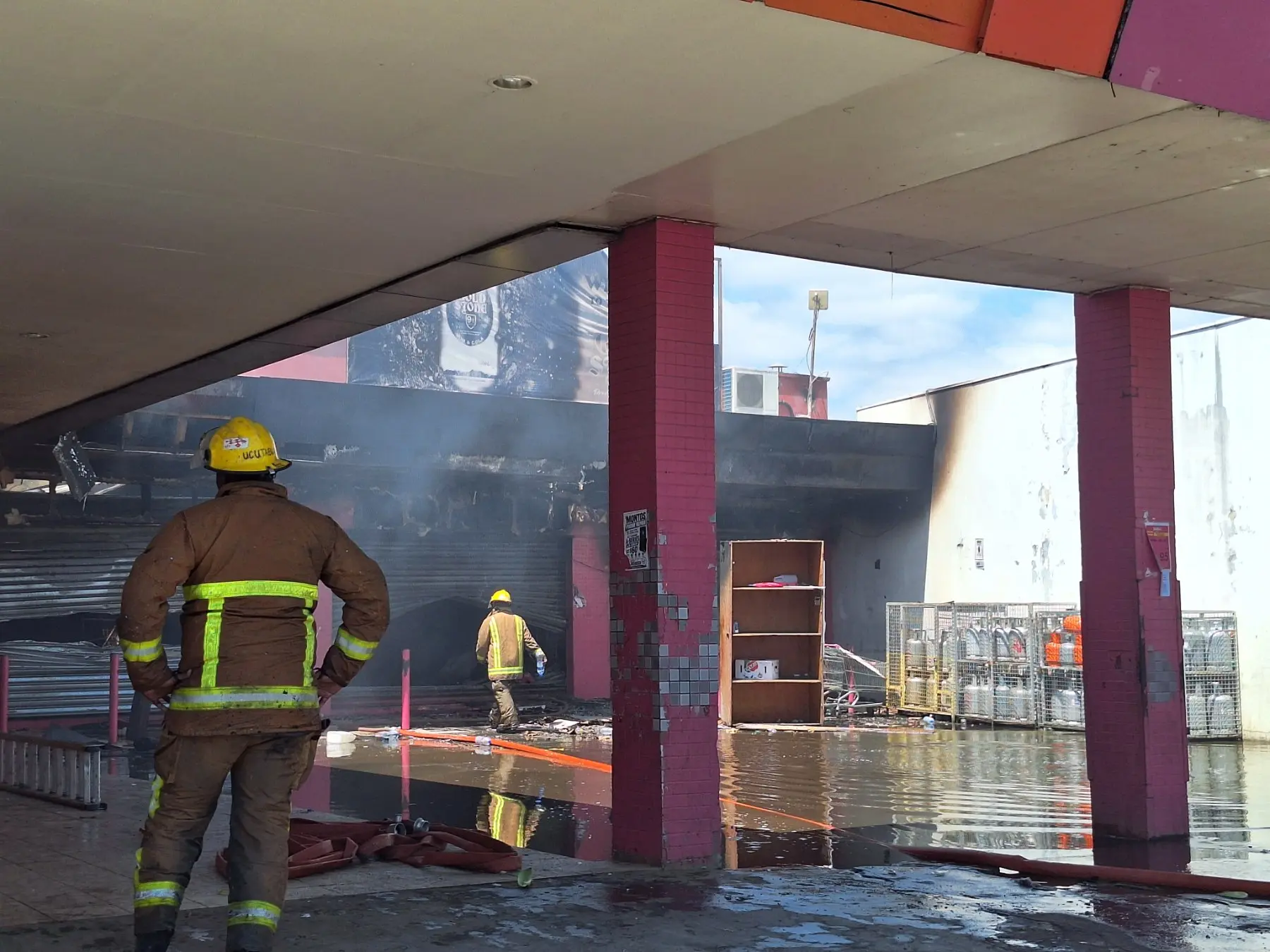  The blaze at MaxValue Supermarket in Tavua was contained by firefighters after it threatened nearby businesses on September 13. 
