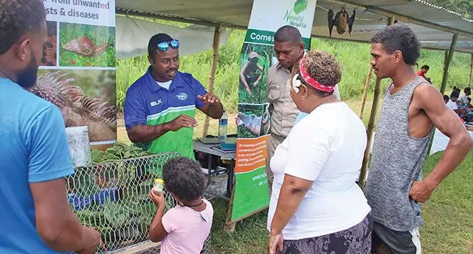 Maikeli Rakubekube a temporary Biosecurity officer with BAF demonstrating some of the capture techniques of the GII.