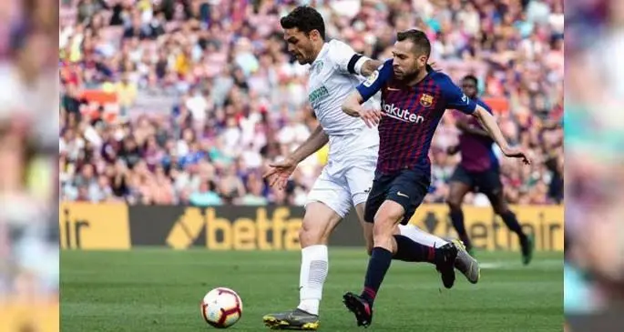 Barcelona's Jordi Alba (R) vies with Getafe's Jorge Molina during a Spanish league match between the two clubs in Barcelona, Spain, on May 12, 2019. FC Barcelona won 2-0. (Xinhua/Joan Gosa) 