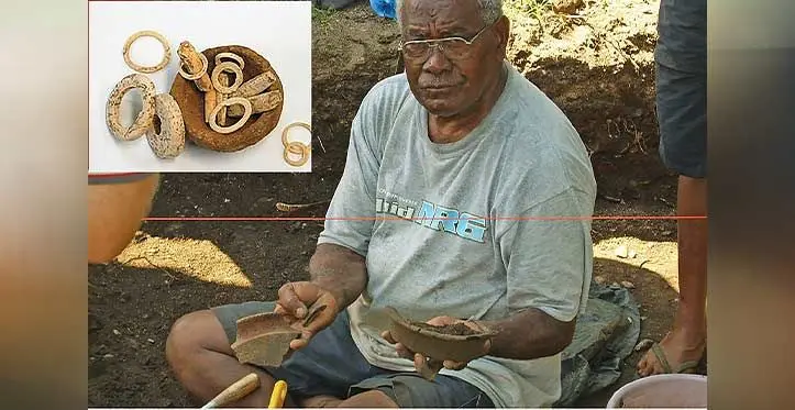 Sepeti Matararaba shows some Lapita sherds from Bourewa in the interior of Viti Levu. Inset: A jewel clay box containing Conus shell ornaments. Photos: USP