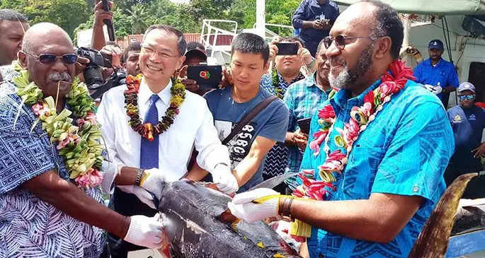 First unloading of the tuna at the Paray Wharf. Photo:  Department of Fisheries/ Vanuatu Daily Post