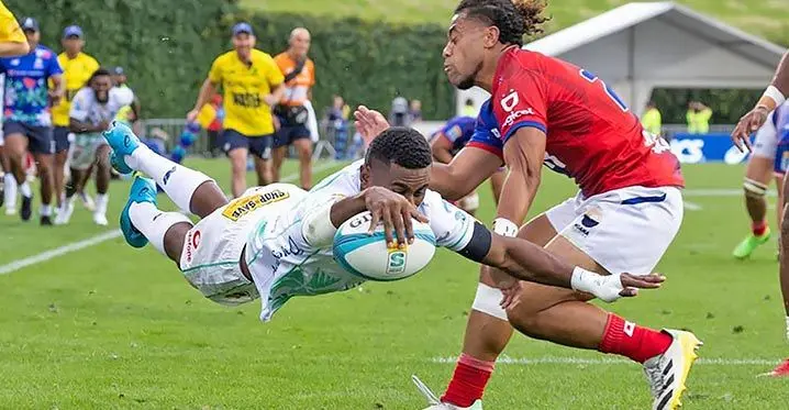Swire Shipping Fijian Drua winger Taniela Rakuro scores the match-winning try against Moana Pasifika during the first round of the Shop N Save Super Rugby Pacific at Mt Smart Stadium, Auckland, New Zealand on February 25, 2023. Photo: AAP