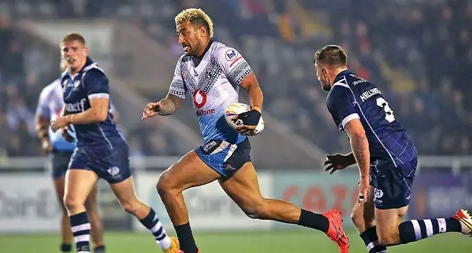 Vodafone Fijian Bati forward Viliame Kikau (with ball). Photo: RLWC