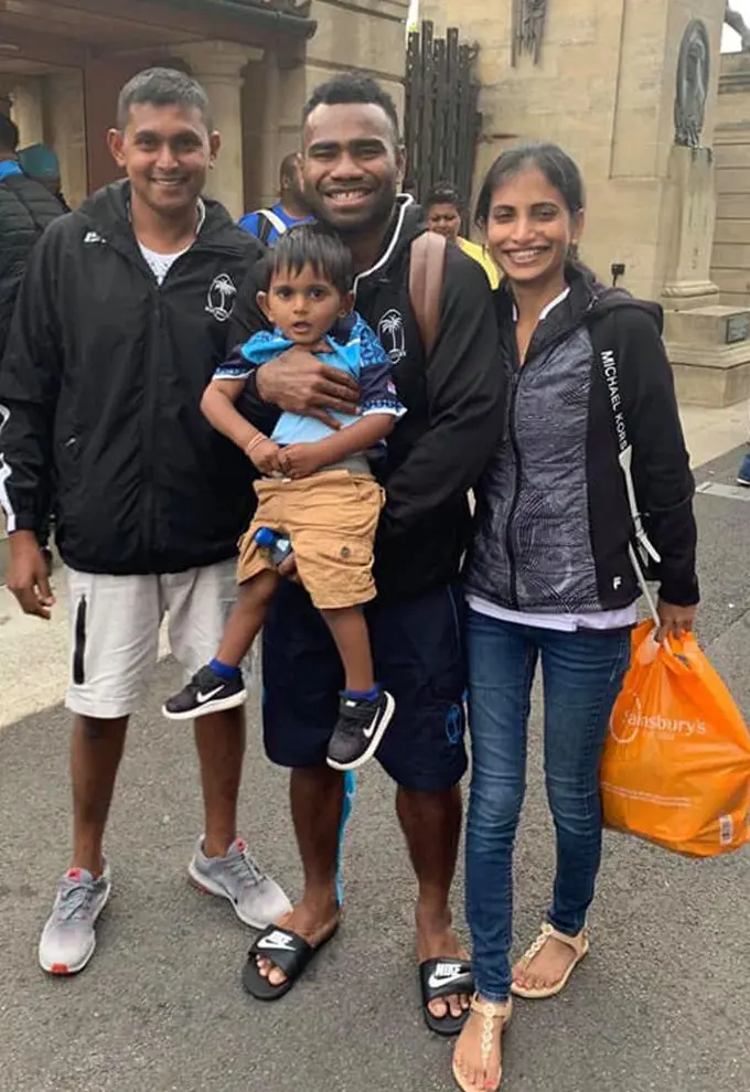 Fiji Airways Fijian 7s rep Seremaia Tuwai withFijian fans in Paris, on May 30, 2019.