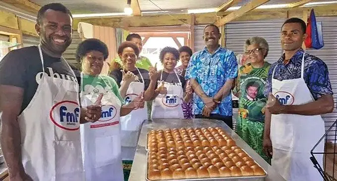 Ko ira na lewenikoro mai Naruwai, Dama, Bua, ka'ra cakacaka tiko e na vale ni madrai ka vakatokai tiko me Three T's Bakery.