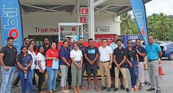 Fiji Sevens Rugby legend and two-time Olympic gold medalist, Jerry Tuwai (middle) flanked by Mobil Retail Sales and marketing manager Jatin Kumar (left) and Mobil CEO Narongkorn Charusakwong (right) with Mobil staff members at their Service Station in Veisari on November 9, 2022 . Photo: Sosiveta Korobiau