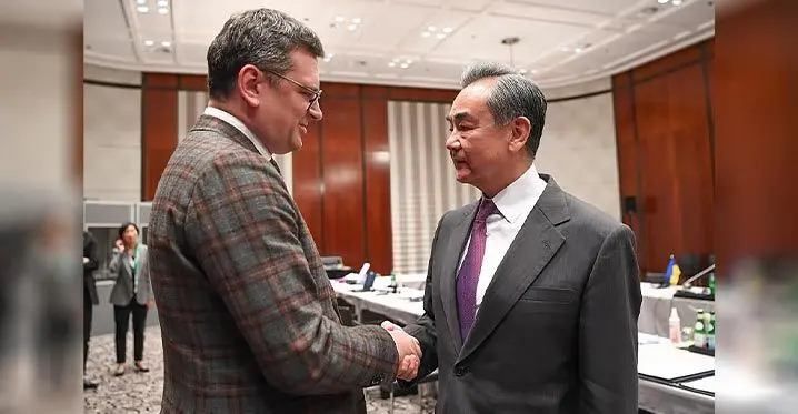 Wang Yi (Right), a member of the Political Bureau of the Communist Party of China (CPC) Central Committee and director of the Office of the Foreign Affairs Commission of the CPC Central Committee, meets with Dmytro Kuleba, Ukrainian foreign minister, on the sidelines of the 59th Munich Security Conference in Munich, Germany on February 18, 2023. Photo: Xinhua