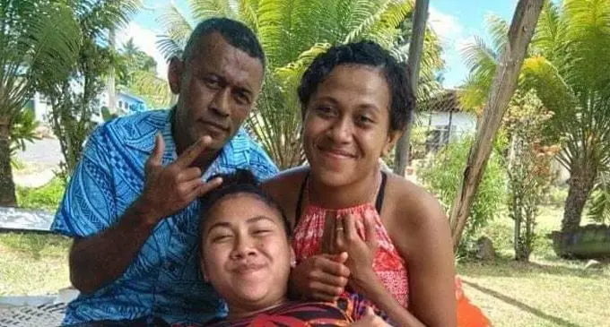 From left: Ratu Tuiwainikai with his two daughters.