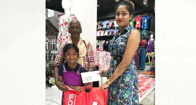 Pahar Bati with her granddaughter Shanaya Bati receiving school stationeries and cash from Shayna Bi at Meenoo’s Store in Nadi Photo: Mereleki Nai
