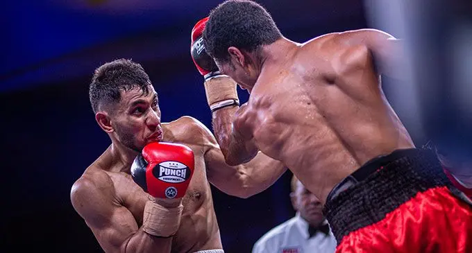 Winston Hill (left) exchange punches with Rakuro Dauvavana in their super welterweight clash at the FMF Fymnasium on September 24, 2022. Photo: Leon Lord