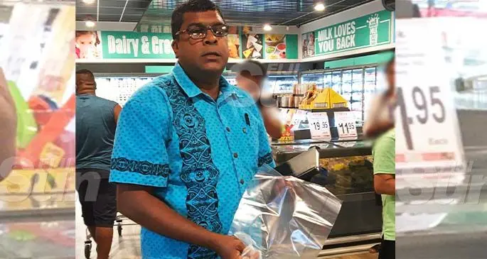 Minister for Environment and Waterways Mahendra Reddy at a supermarket leading the spot check on the ban of single use plastic bags. Photo: Renu Radhika