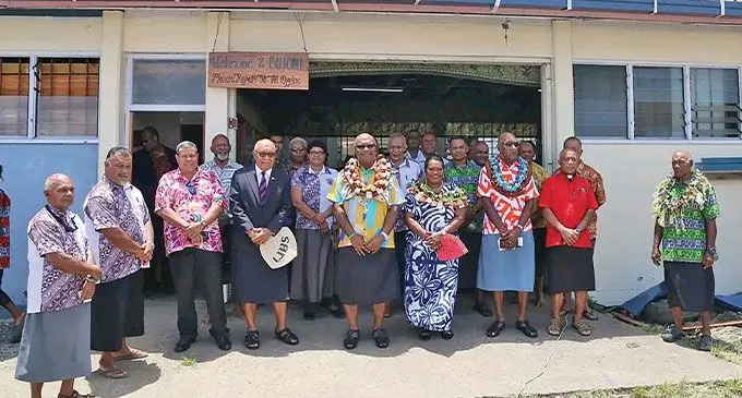 Nai vukevuke ni liuliu ni matanitu ko Manoa Kamikamica kei na Minisita ni Veikau kei nai Qoliqoli ko Alitia Bainivalu ni oti na nodra la’ki dolava na volau ni bisinisi e Valelevu, Nasinu ena macawa oqo.