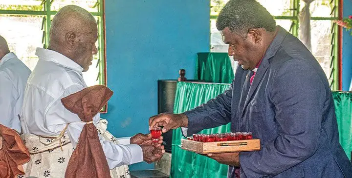 A vakayacori taumada e liu na lotu ka’ra gunu waini na turaga na Tuinavitilevu ko Ratu Vajione Raurau ni bera ni vayacori na veiqaravi vakavanua.