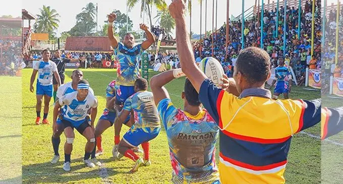 DXC Raiwasa Taveuni in a lineout move against Police White in the Cup semifinal of the Fiji Bitter Service Labasa Sevens at Subrail Park, Labasa , on July 23, 2022. Raiwasa Taveuni won 12-0 on their way to beat Police Blue 17-14 in the Cup final. Photo: Sampras Anand
