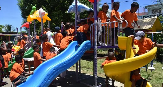 Students of Namaka Public School Kindergarten enjoy the new playground after the official opening on February 23, 2018. Photo: Waisea Nasokia