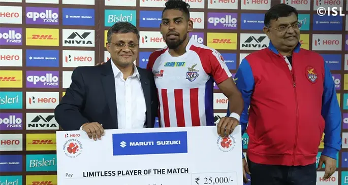 Roy Krishna with his award following ATK’s win over Goa FC on January 19, 2020. Photo: ISL