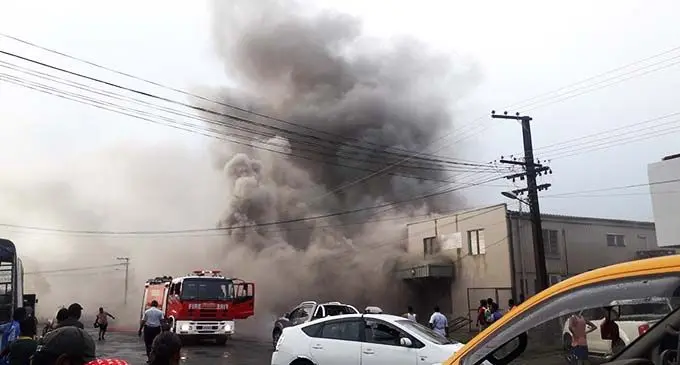 Valelevu Building engulfed in flames. Photo: Mohammed Tazim Mustapha