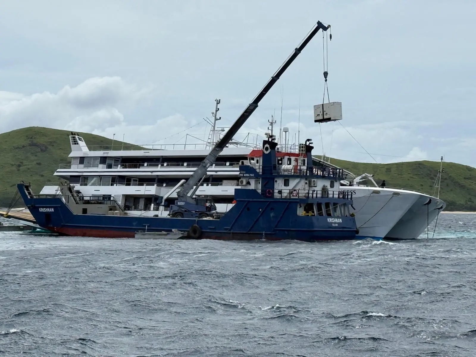 A salvage support vessel has since departed the site following the completion of the fuel transfer operation, while oil spill response booms remain on standby as a precaution.