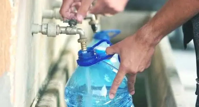 depositphotos_310551160-stock-video-hand-of-man-filling-water