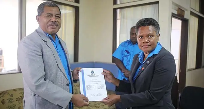 SP Loraini Seru receives her Certificate of Commendation from ACP Biu Matavou