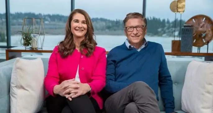 Photo provided by Bill & Melinda Gates Foundation shows that Bill Gates (R) and Melinda Gates pose for a photo after annotating the 2019 annual letter in Kirkland, Washington, the United States, on Jan. 8, 2019. (Xinhua)