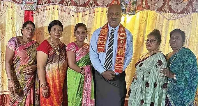 Assistant Minister in the Office of the Prime Minister, Sakiusa Tubuna with Muanikoso Housing residents during the Ram Naumi celebration on March 27, 2023. Photo: DEPTFO News