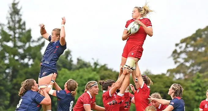 Canada women’s captain and number 8 Sophie de Goede (with ball) competes in the line out during their Rugby World Cup 2021 quarterfinal match against USA at Waitakere Stadium, Auckland, New Zealand on October 30, 2022. Photo: Hannah Peters/World Rugby
