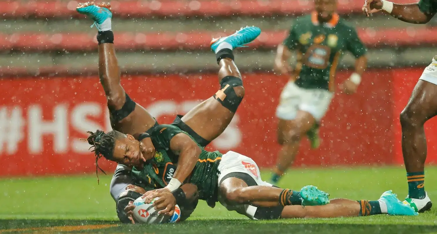 Fiji Airways Fijian 7s rover Manueli Maisamoa goes for a high tackle but fails to stop South Africa’s Dewald Human from scoring the first try during the Toulouse Sevens on May 12, 2023. Maisamoa and Sevuloni Mocenacagi were yellow carded as South Africa romped to a 24-7 win.  Photo: World Rugby 
