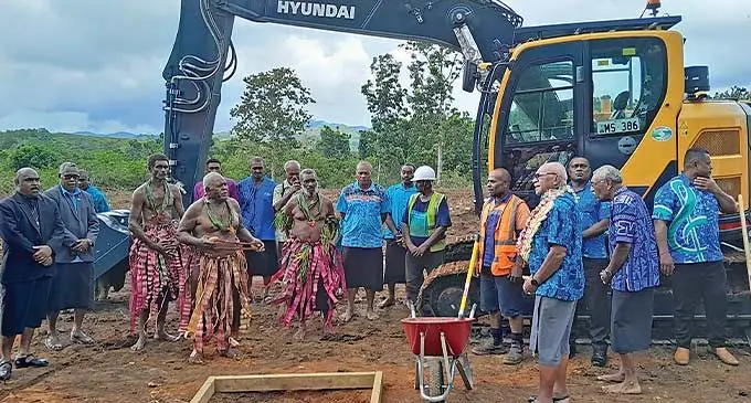 Korolevu Village Sauturaga head Mesulame Veremalua holds the tabua, while Prime Minister Sitiveni Rabuka looks on. Photo: Waisea Nasokia