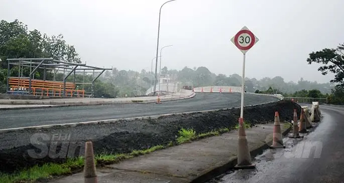 Work on the new Tamavua-i-wai Bridge and four lanes continue. Photo: Ronald Kumar.