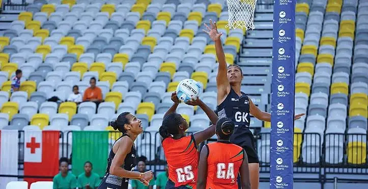 Fijian Pearls goalkeeper Sereana Maragi defends against Malawi goalshooter during their match on April 24, 2023. Photo: Netball Australia