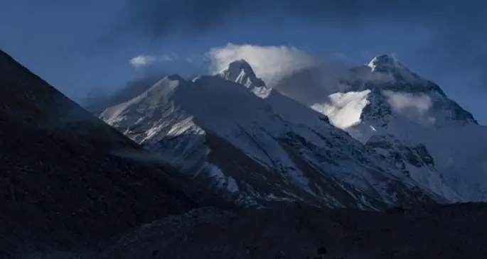 Photo taken on April 28, 2020 shows the Mount Qomolangma at sunrise in southwest China's Tibet Autonomous Region. (Xinhua/Jigme Dorje)