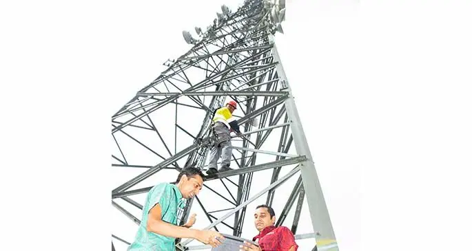 Digicel Fiji chief executive officer, Farid Mohammed (left), Head of Technical for Digicel Fiji, Krishneel Kumar, and Jone Turaganivalu – Team Leader Central Field Operations (on tower) at the Digicel Fiji site at Khalsa Rd, Newtown.