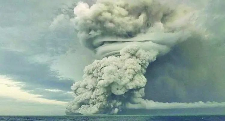 Eruption at Hunga Tonga-Hunga Ha’apai, witnessed by Tongan Geological Services observer team on January 14, 2022. Photo: Taaniela Kula/TGS