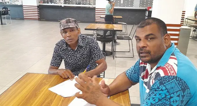 : From left: Junior Farzan ‘The Razor’ Ali signs his contract with promoter Freddy Chand in Nadi, on May 12, 2022.  Photo: SPBP   