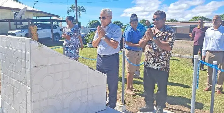 Mahendra Chaudhry paying respect to the monument of the Girmitiyas at Toko Sanatam Primary School. Photo: Mereleki Nai