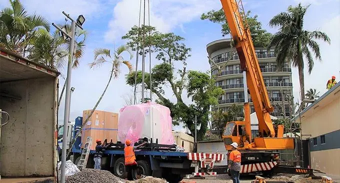 Field workers offload the Magnetic Resonance Imaging (MRI) machine at the new MRI facility at Oceania hospital on November 9, 2022. Photo: Oceania Hospital