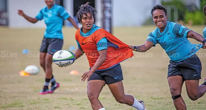 Rooster Chicken Fijiana 15 reps Ana Maria Roqica (with ball) and Timaima Ravisa training at Albert Park, Suva on September 20, 2022. Photo: Leon Lord.
