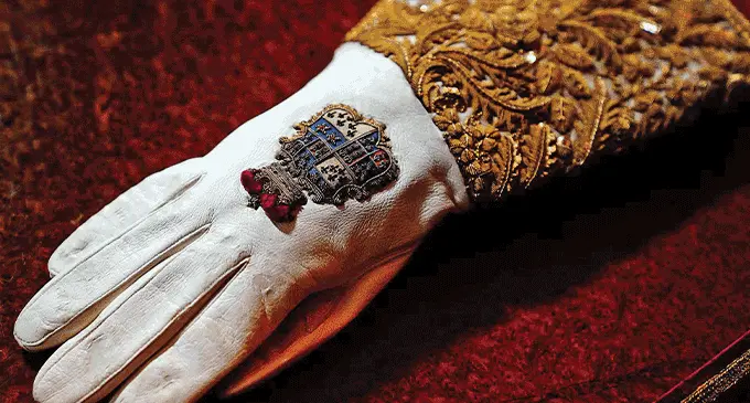 Coronation Gauntlet glove,