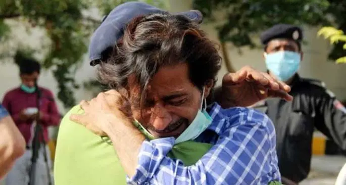 A man mourns following the plane crash at a hospital in southern Pakistani port city of Karachi on May 22, 2020. (Xinhua/Stringer)