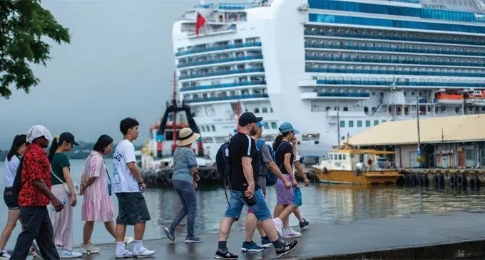 Tourists from the cruise liner Crown Princess took time to visit the capital city despite the wet weather on January 5, 2025. Photo: Leon Lord 