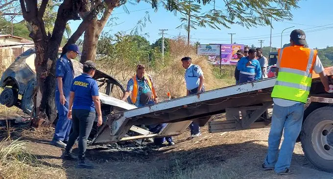 Police forensics team assist in towing away the burnt vehicle along the Viseisei stretch in Vuda, Lautoka on September 5, 2022. Photo: Nicolette Chambers