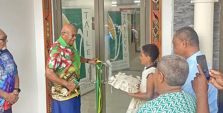 Na iliuliu ni matanitu ko Sitiveni Rabuka ka dolava na vale ni volavola ni yasana o Tailevu ena ika 3 ni Evereli, 2025. Veitaba: Rariqi Turner