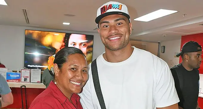 Kylan Mafoa with a fan at Nadi International Airport on October 8, 2024. Photo: Waisea Nasokia