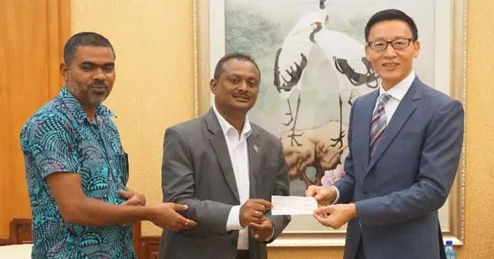 Li Jiabing, Director of the Chinese Embassy’s Political Division (right), handing a $10, 000 cheque to Baulevu High School manager Vijay Nath and Baulevu High School principal Vishnu Sharma.