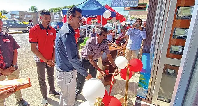 Tavua special administrator Rajendra Raghlu cut the ribbon to open Al Hamd Smart Living’s new Tavua outlet. He is flanked by company managing director Ashfaaq Khan.