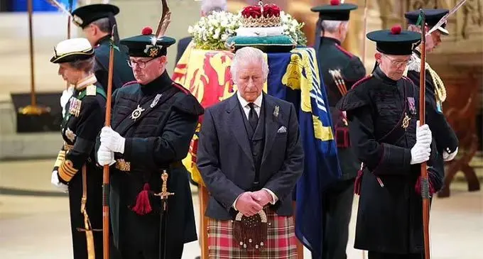 King Charles III, Anne, the Princess Royal, Prince Andrew and Prince Edward each stood on one of the four corners of the coffin in a ceremony known as the Vigil of the Princes. Members of the public - who have been filing past the coffin  in their thousands throughout the afternoon - continued to file past as the royals stood completely still. Photo: PA/ DailyMail